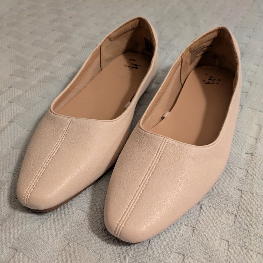 Cream flat loafers for women